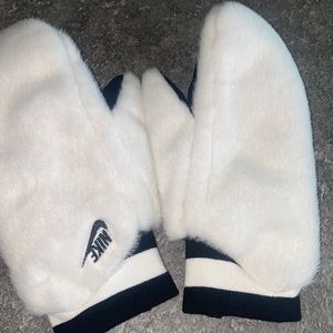 Brand New Nike Fur Gloves
